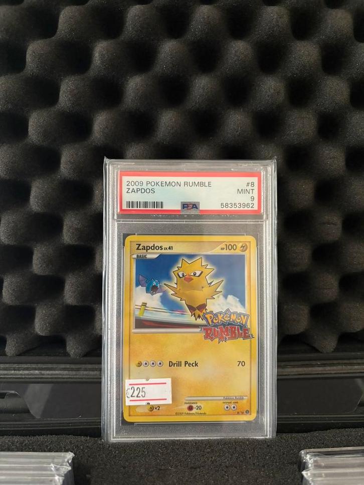 Zapdos pokemon rumble (psa 9), Hobby en Vrije tijd, Verzamelkaartspellen | Pokémon, Zo goed als nieuw, Ophalen of Verzenden