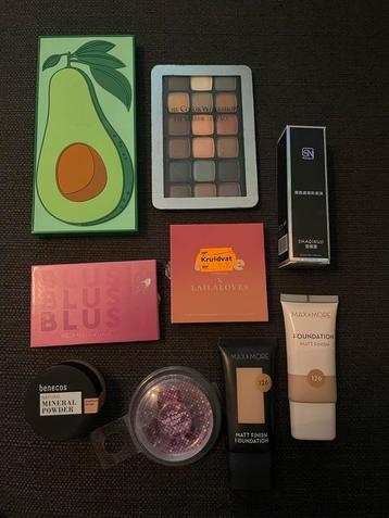 Make-up Set: Oogschaduw & Foundation beschikbaar voor biedingen