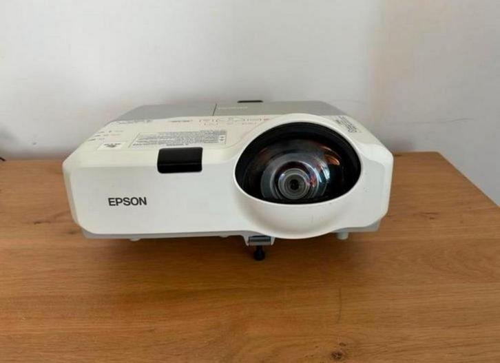 Nette mooie Epson EB420 Short Throw beamer, Audio, Tv en Foto, Beamers, Zo goed als nieuw, LCD, Ophalen of Verzenden
