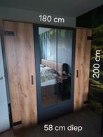Ruime kledingkast met spiegeldeuren, 150 tot 200 cm, Modern, 150 tot 200 cm, 50 tot 75 cm