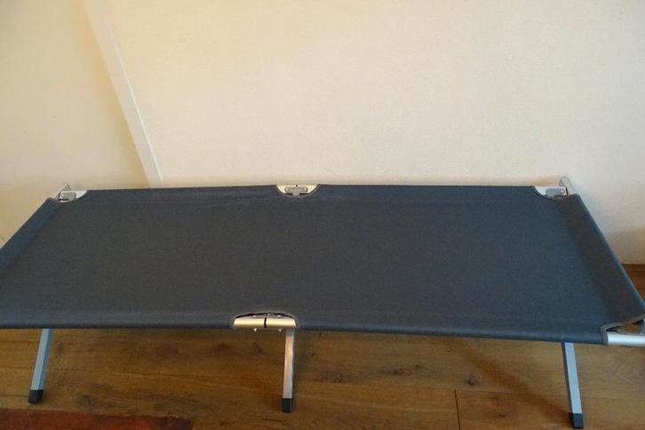 veldbed, Caravans en Kamperen, Kampeermeubelen, Zo goed als nieuw, Overige, Ophalen