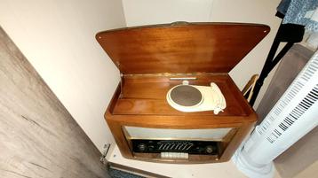 Braun  UKW 77 PHONO Buizenradio met Pickup beschikbaar voor biedingen