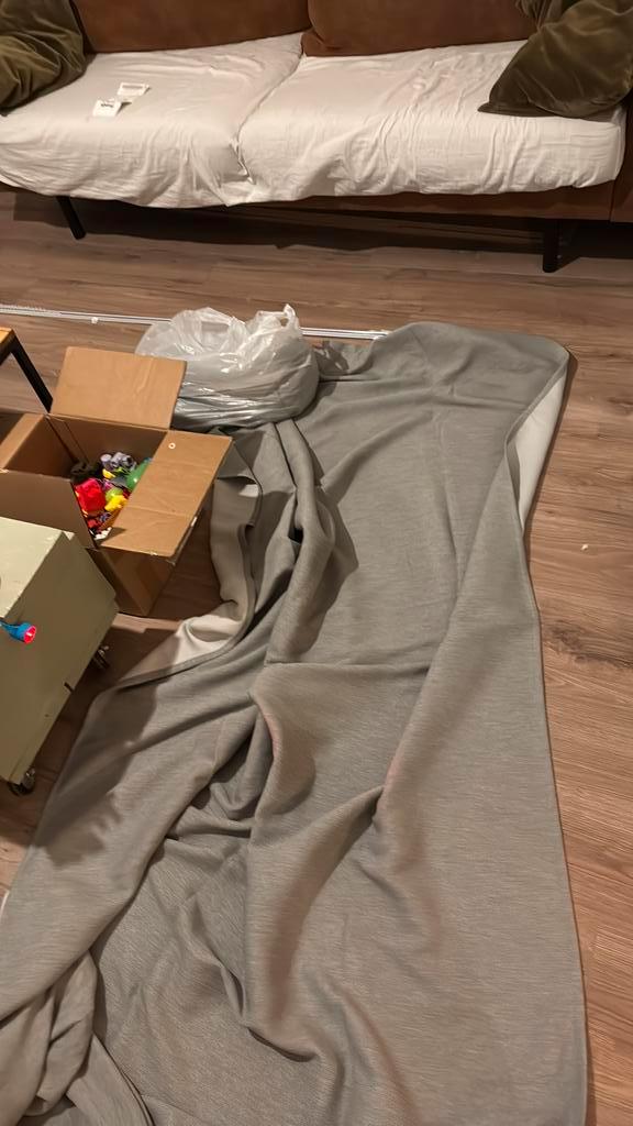 Gordijnrails + 2x gordijnen licht blauw breedte 264cm, Huis en Inrichting, Stoffering | Gordijnen en Lamellen, Gebruikt, Minder dan 100 cm