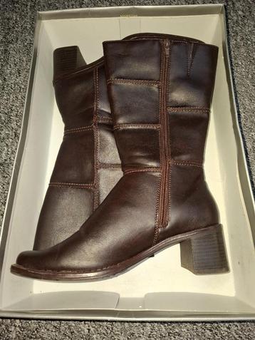 Bruine dameslaarzen beschikbaar voor biedingen