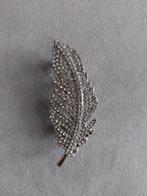 Zilverkleurige Broche Veer - Nieuw in Geschenkverpakking, Sieraden, Tassen en Uiterlijk, Broches, Ophalen of Verzenden