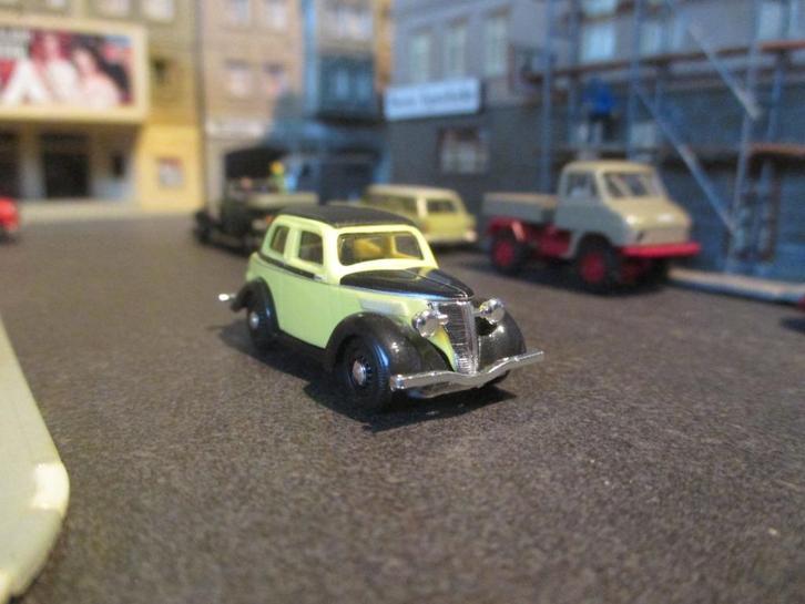1936 Ford Eifel Cabriolet deLuxe - Busch geel/zwart, Hobby en Vrije tijd, Modelauto's | 1:87, Zo goed als nieuw, Auto, Rietze