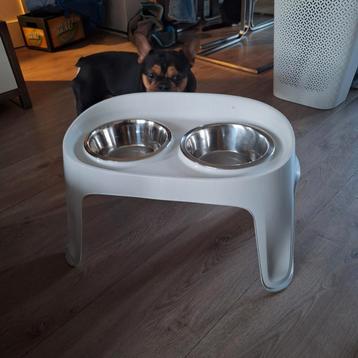 Kunststof voertafel voerbak beschikbaar voor biedingen