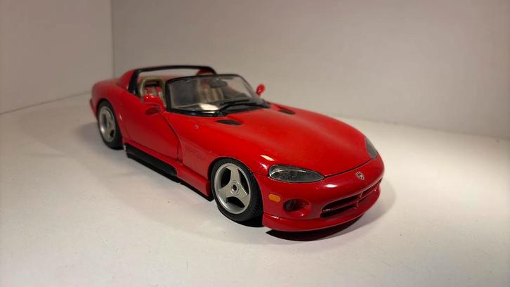Dodge viper r/t red Bburago 1.18, Hobby en Vrije tijd, Modelauto's | 1:18, Zo goed als nieuw, Bburago, Ophalen of Verzenden