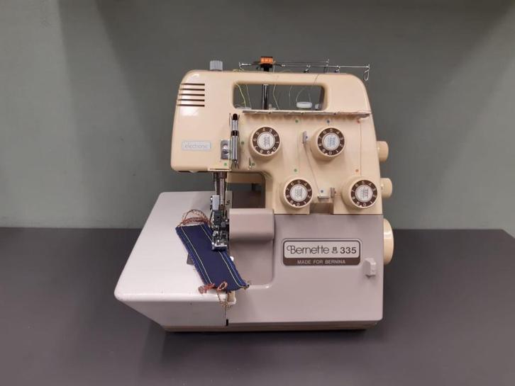 Bernette 335 ( Bernina lockmachine), Hobby en Vrije tijd, Naaimachines en Toebehoren, Gebruikt, Lockmachine, Bernina, Ophalen of Verzenden