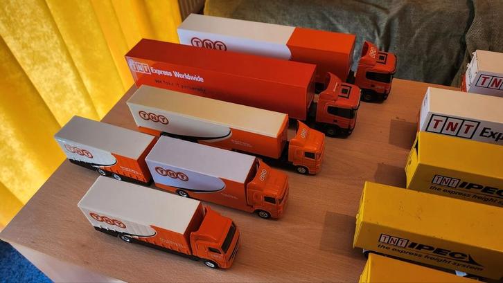 Collectie TNT Express modelvrachtwagens en modelauto's, Hobby en Vrije tijd, Modelauto's | 1:50, Gebruikt, Bus of Vrachtwagen