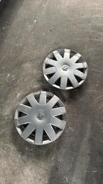 Peugeot 2 stuks wieldoppen origineel 107, Auto diversen, Wieldoppen, Peugeot, Ophalen of Verzenden, Zo goed als nieuw, Peugeot