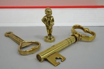 3 stuks mooi oud koperwerk, 2 flesopeners & manneke pis !! beschikbaar voor biedingen