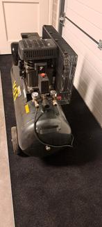 Vos compressor met 100 liter tank, Doe-het-zelf en Verbouw, Compressors, 100 liter of meer, Ophalen, Zo goed als nieuw, 6 tot 10 bar