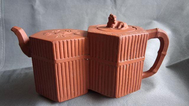 CHINESE  DUBBELE ZESHOEKIGE YIXING THEEPOT, 19E EEUW, Antiek en Kunst, Antiek | Keramiek en Aardewerk, Ophalen of Verzenden