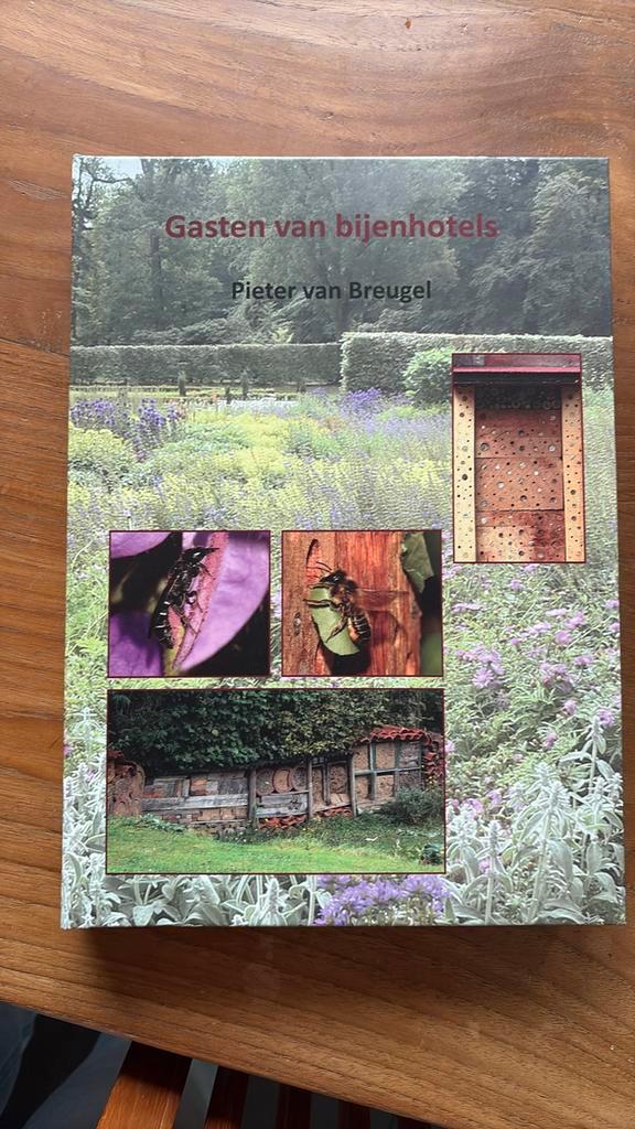 Gasten van bijenhotels van Pieter van Breugel, Boeken, Natuur, Zo goed als nieuw, Overige onderwerpen, Ophalen of Verzenden