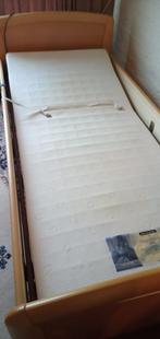 elektrisch Senioren bed met matratze in heel goede toestand, Ophalen, Verstelbaar, 90 cm, Eenpersoons