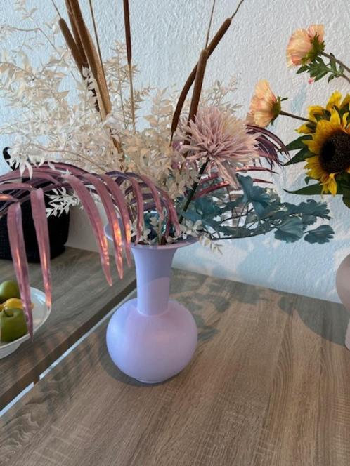 Paarse vaas, Huis en Inrichting, Woonaccessoires | Vazen, Zo goed als nieuw, Overige kleuren, Minder dan 50 cm, Kunststof, Ophalen