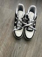 Zwarte Louis Vuitton Nike Air Force 1   Maat 40, Kleding | Heren, Schoenen, Ophalen of Verzenden, Gedragen, Zwart, Sneakers of Gympen