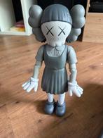 KAWS Young Hee (gray vinyl figure, Squid Game, Netflix), Verzamelen, Poppetjes en Figuurtjes, Ophalen of Verzenden, Nieuw
