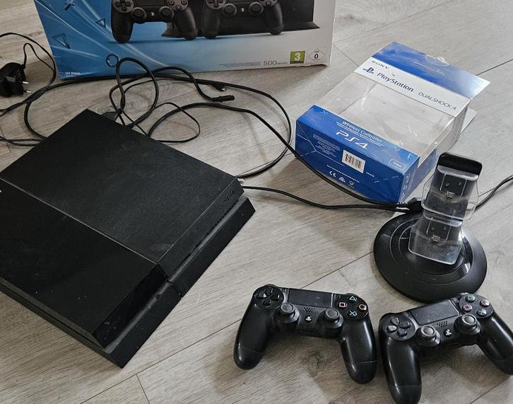Playstation 4 PS4 Slim 500GB inclusief 2 controllers, lader, Spelcomputers en Games, Spelcomputers | Sony PlayStation 4, Zo goed als nieuw