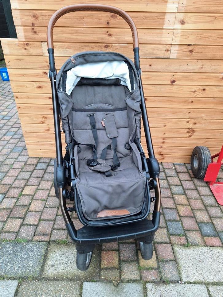 Mutsy evo Explorer olijfgroen zwart frame 3 in 1 compleet, Kinderen en Baby's, Kinderwagens en Combinaties, Gebruikt, Combiwagen