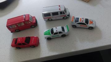 Autootjes 3 en 2 busjes metaal ,  brandweer politie  vintage beschikbaar voor biedingen