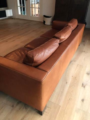 Lederen bank cognackleur- italiaans design-Molinari- beschikbaar voor biedingen