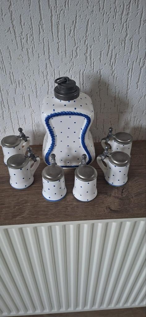 Keramieken karaf met 6 drinkbekers, alles met tinnen deksels, Antiek en Kunst, Antiek | Keramiek en Aardewerk, Ophalen of Verzenden