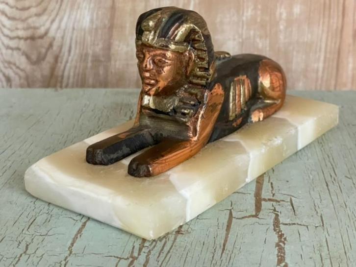 Vintage Egypte beeldje. Sphinx Sfinx. Messing sokkel marmer., Verzamelen, Beelden en Beeldjes, Zo goed als nieuw, Overige typen
