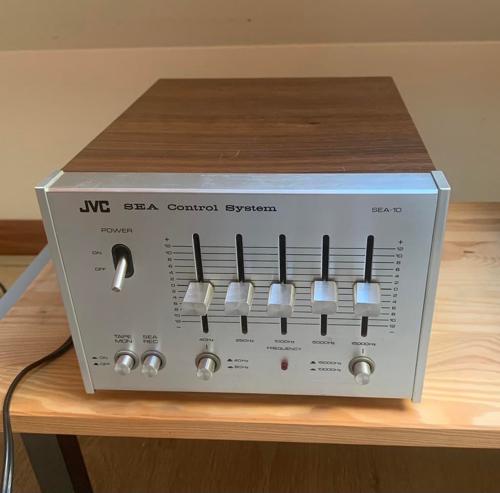 Te koop een prima werkende JVC SEA10 Equalizer, Ophalen of Verzenden, Gebruikt, Stereo, JVC
