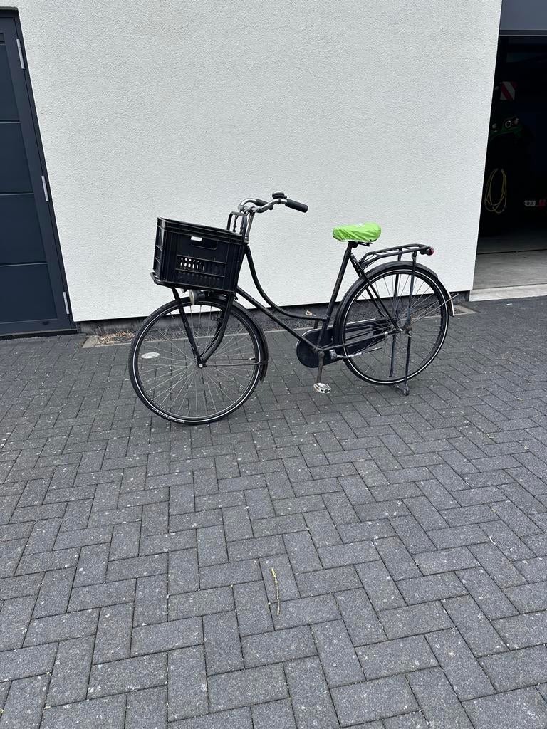 Zwarte damesfiets met voordrager en krat, Fietsen en Brommers, Fietsen | Dames | Omafietsen, 56 cm of meer, Ophalen, Gebruikt