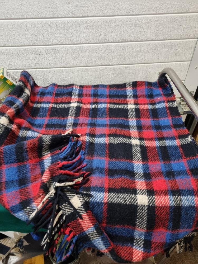 plaid geruit rood wit blauw zwart met franjers, Ophalen of Verzenden, 'T Olde Gre-j, Info@toldegrej.nl, Endepoelstraat 20f Didam