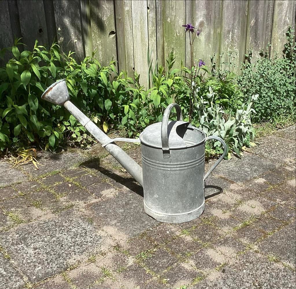 Oude Zinken Gieter - Vintage Tuindecoratie, Ophalen of Verzenden, Gebruikt, Metaal
