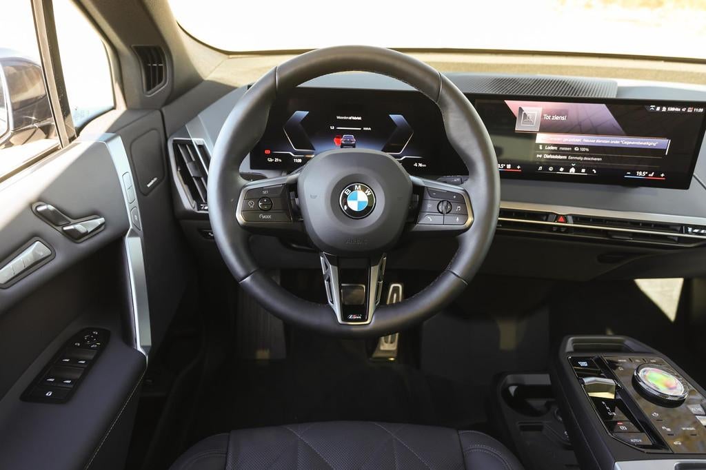 BMW iX xDrive45 M Sport / Trekhaak / Panoramadak / Comfort A, Auto's, BMW, Gebruikt, 94 kWh, Met garantie (alle), Blauw