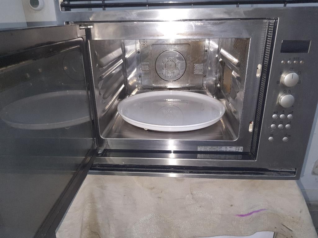 Schone Zanussi Inbouw combi magnetron oven Werkt Perfect, Zo goed als nieuw, Oven met grill, Inbouw, Draaiplateau