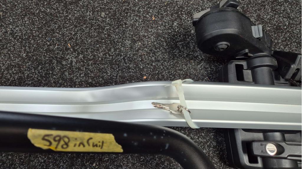 Thule 598 ProRide fietsendrager tot 20 kg. set van 2 stuks, Ophalen, Thule Sweden AB, Zo goed als nieuw, Borggatan 5, 335 73 Hillerstorp, Zweden