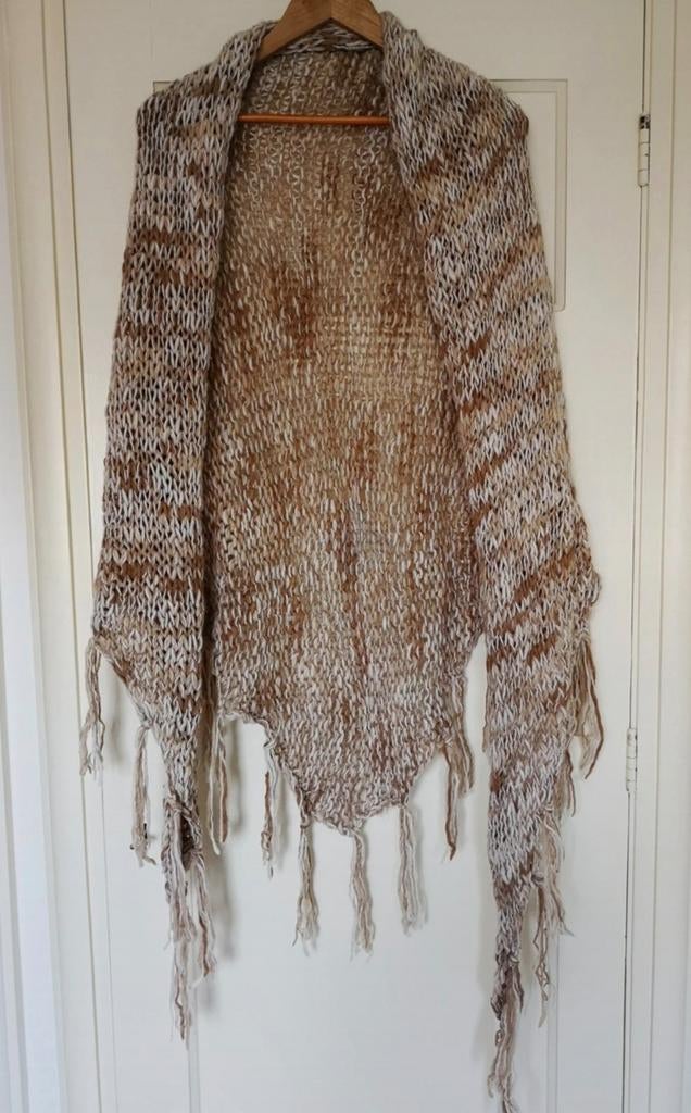 Grote, gebreide sjaal met franjes (driehoek), Kleding | Dames, Mutsen, Sjaals en Handschoenen, Ophalen of Verzenden, Zo goed als nieuw