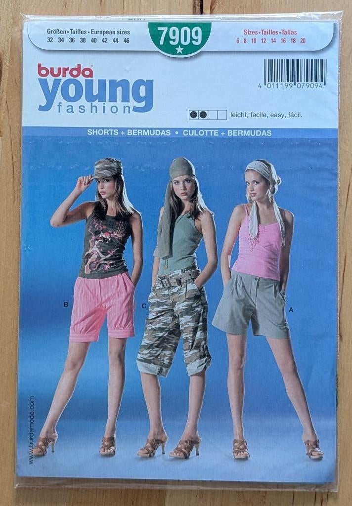 Naaipatroon Burda young fashion 7909 shorts en bermuda, Hobby en Vrije tijd, Kledingpatronen, Ophalen of Verzenden, Zo goed als nieuw