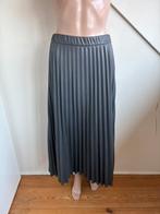 Esqualo lange rok maat 38 grijs plissé leren look / pu-leer, Maat 38/40 (M), Ophalen of Verzenden, Zo goed als nieuw, Grijs