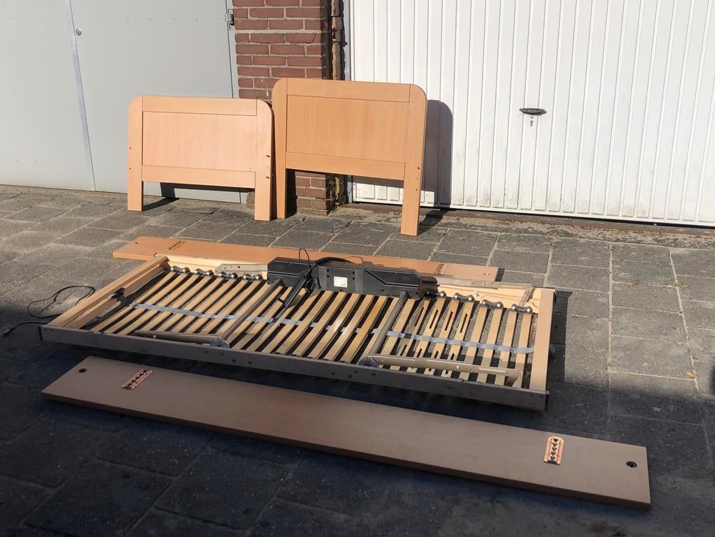 Degelijk electrisch seniorenbed, Ophalen, 90 cm, Eenpersoons, Beige