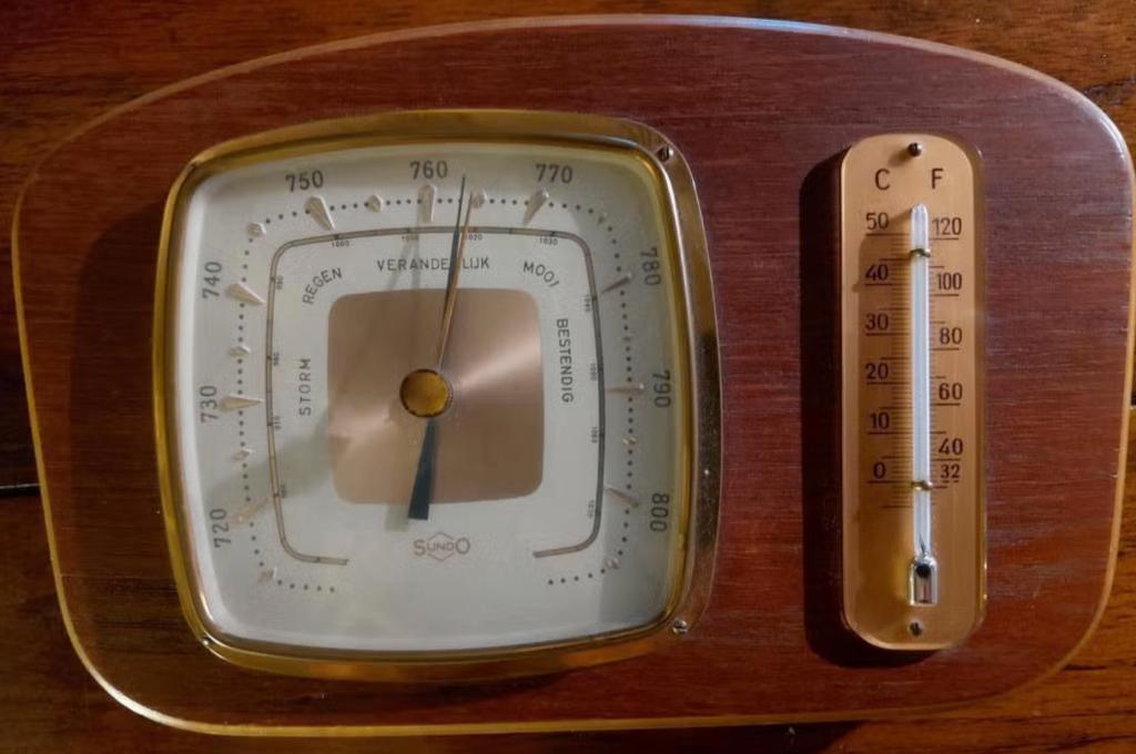 Vintage SunDo barometer met thermometer – houten wandmodel, Ophalen of Verzenden, Zo goed als nieuw, Weerstation