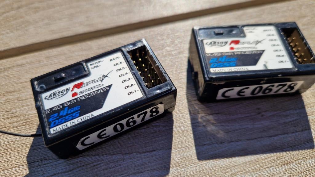 2x Carson Reflex 2.4GHz D555 ontvangers, Ophalen of Verzenden, Gebruikt, Overige schalen, Onderdeel