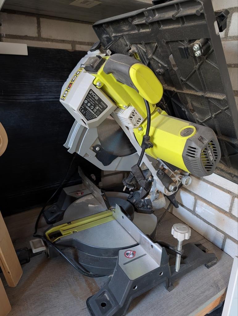 Ryobi combinatiezaag RTMS1800-G, Ophalen, 1200 watt of meer, Afkortzaag, 70 mm of meer