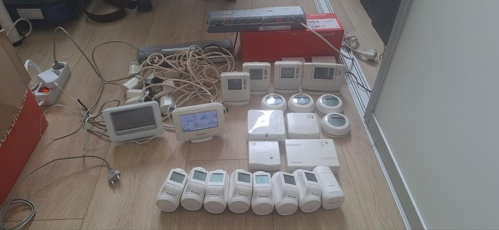 HONEYWELL EVOHOME HR82 DRAADLOZE RADIATORKNOPPEN!! EN MEER!, Ophalen of Verzenden