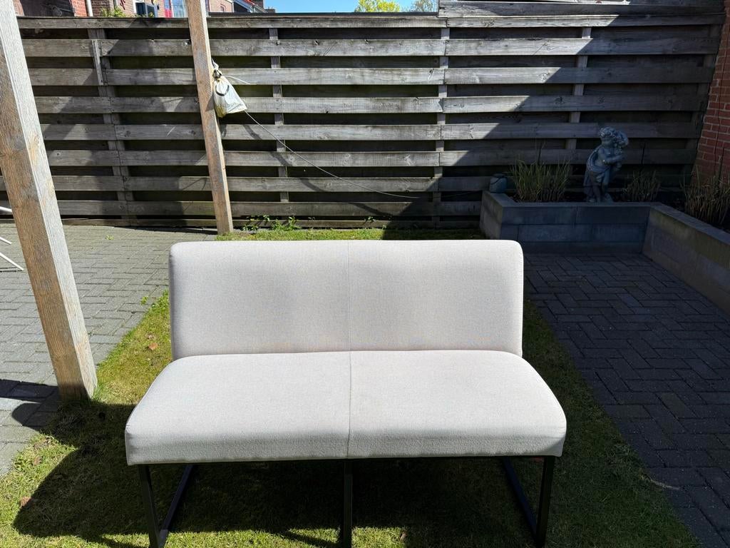 Beige bankje met metalen onderstel - 130 cm breed, Ophalen, Gebruikt, Stof