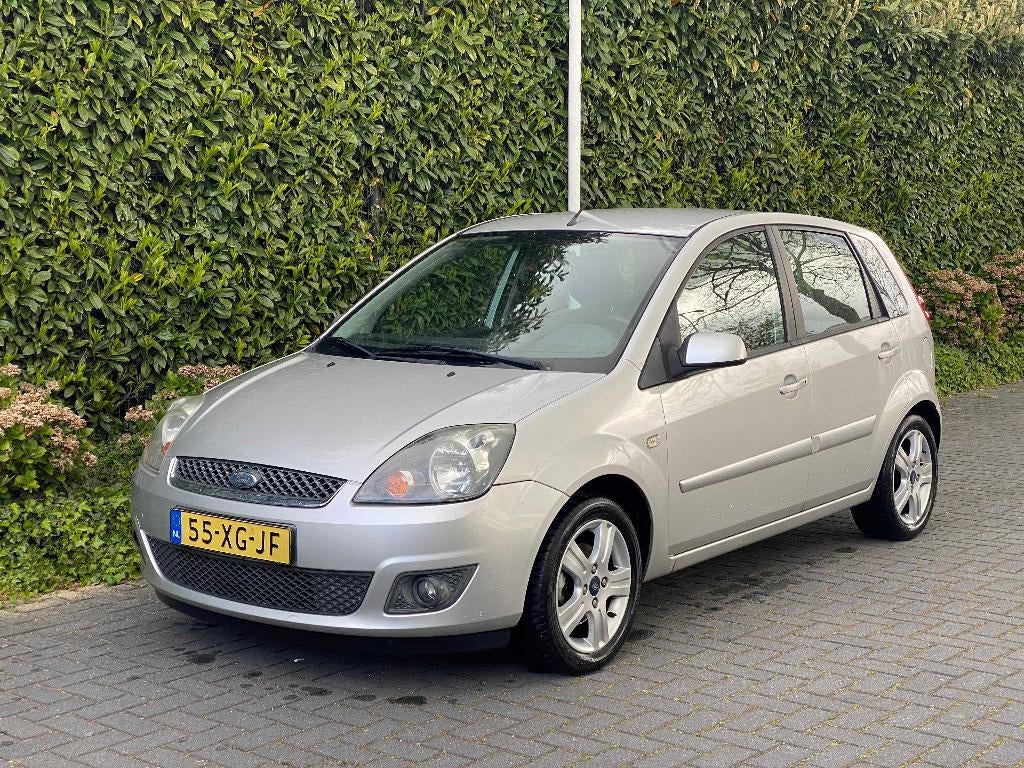 Ford Fiësta 1.3 8V 5DR | Airco | Trekhaak | NAP | Garantie, Auto's, 1299 cc, Stof, 40 €/maand, Zwart