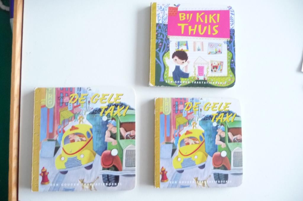GOUDEN TRAKTATIE BOEKJE 10,5CM 2 VAN 9 CM EN 9 MINIBOEKJES, Gelezen, Fictie algemeen, Verzenden, Jongen of Meisje