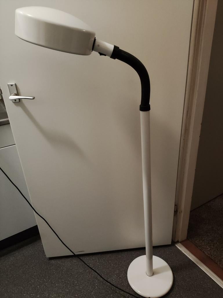 Mooie witte vintage Hala vloerlamp, Ophalen