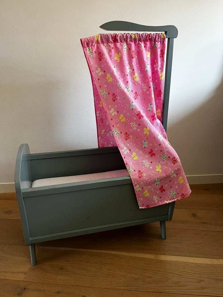 lief poppenbedje van hout, Ophalen, Gebruikt, Babypop