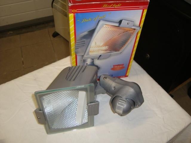 Nieuw: Elro Floodlight ES156A met halogeen lamp (20230028), MTE, MTEUROPE@OUTLOOK.COM, Nieuw, ELRO